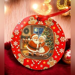 Santa With Mrs Claus Green And Red Round Wooden Christmas Ornament New